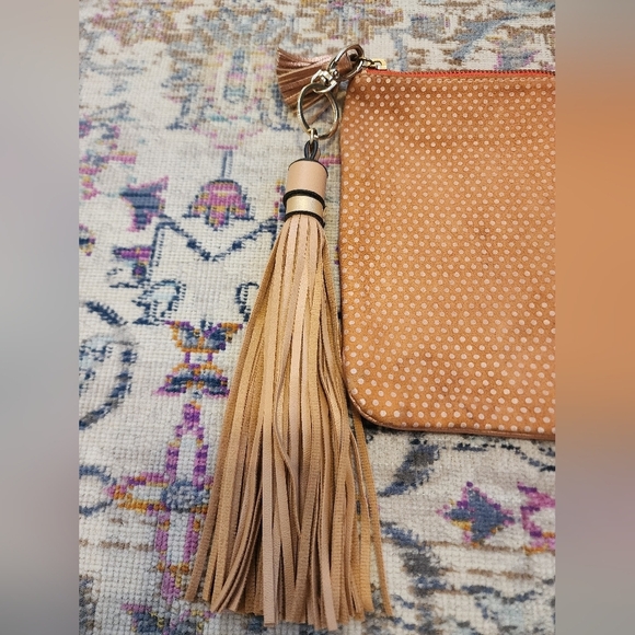 NWOT Miss Albright Speciaity Tan & Metaillic Clutch with 2 Tassel - Picture 2 of 7